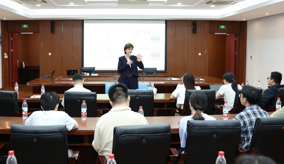 德国国家工程院院士Gabriele Sadowski教授做客我校澎湃大讲堂 德国国家工程院院士Gabriele Sadowski教授做客我校澎湃大讲堂
