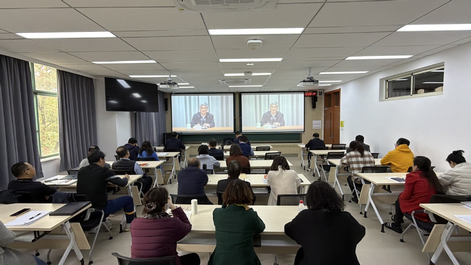 我校师生党员同上一堂党课