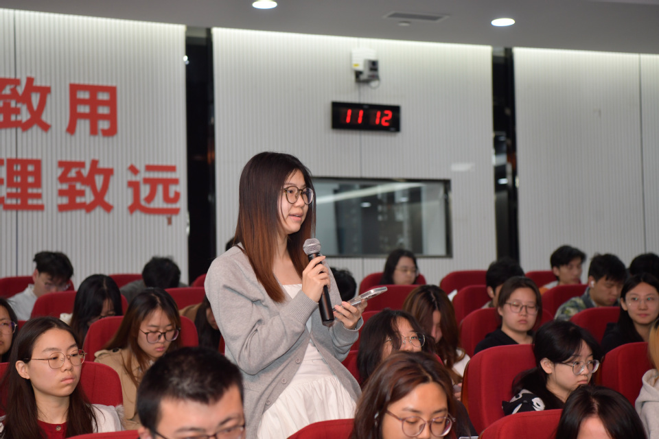上海市新长征突击手、资本市场资深专家任鲁海做客我校澎湃大讲堂