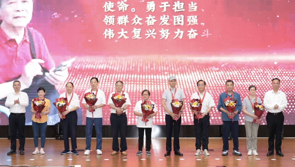 上海电力大学召开“两优一先”表彰会议