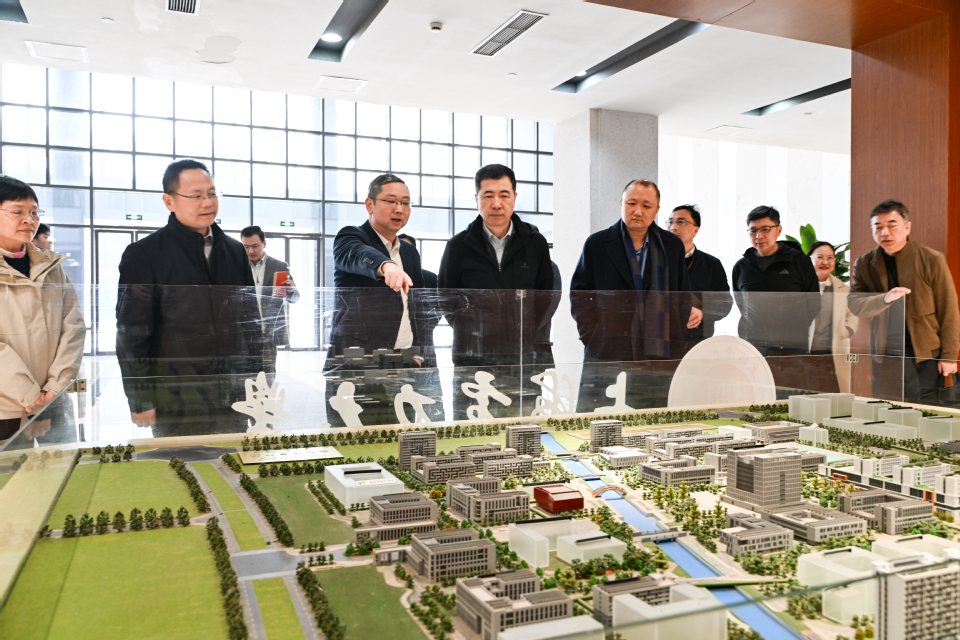 高桥石化领导一行来校调研 推进校企合作走深走实