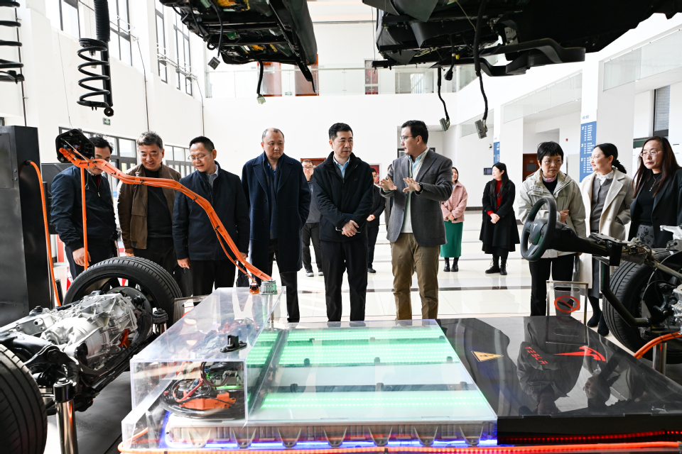 高桥石化领导一行来校调研 推进校企合作走深走实