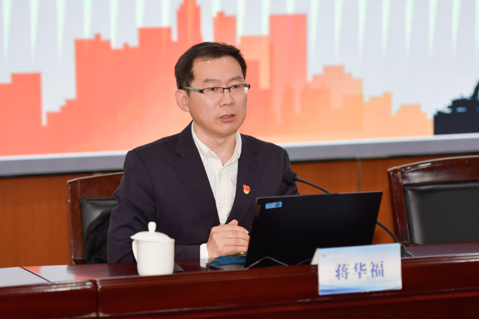 校党委举行理论学习中心组（扩大）学习会 深入学习贯彻总体国家安全观